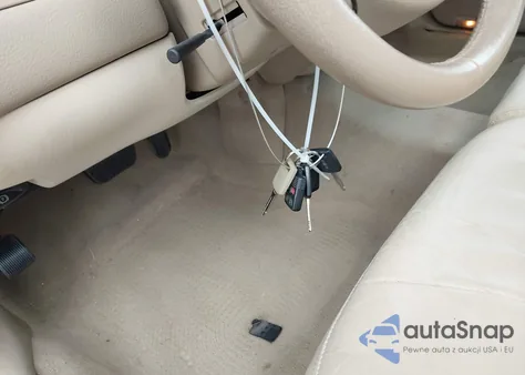 2008 Lincoln Town Car Signature Limited из США, поврежденный, VIN 2LNHM82V28X634207